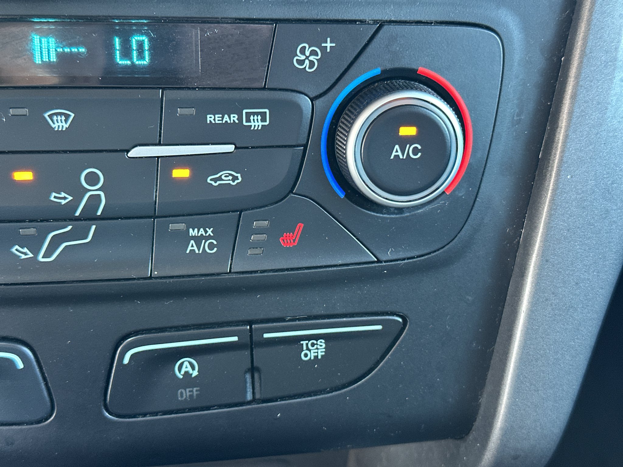 Used 2019 Lightning Blue Metallic Ford SE image 25