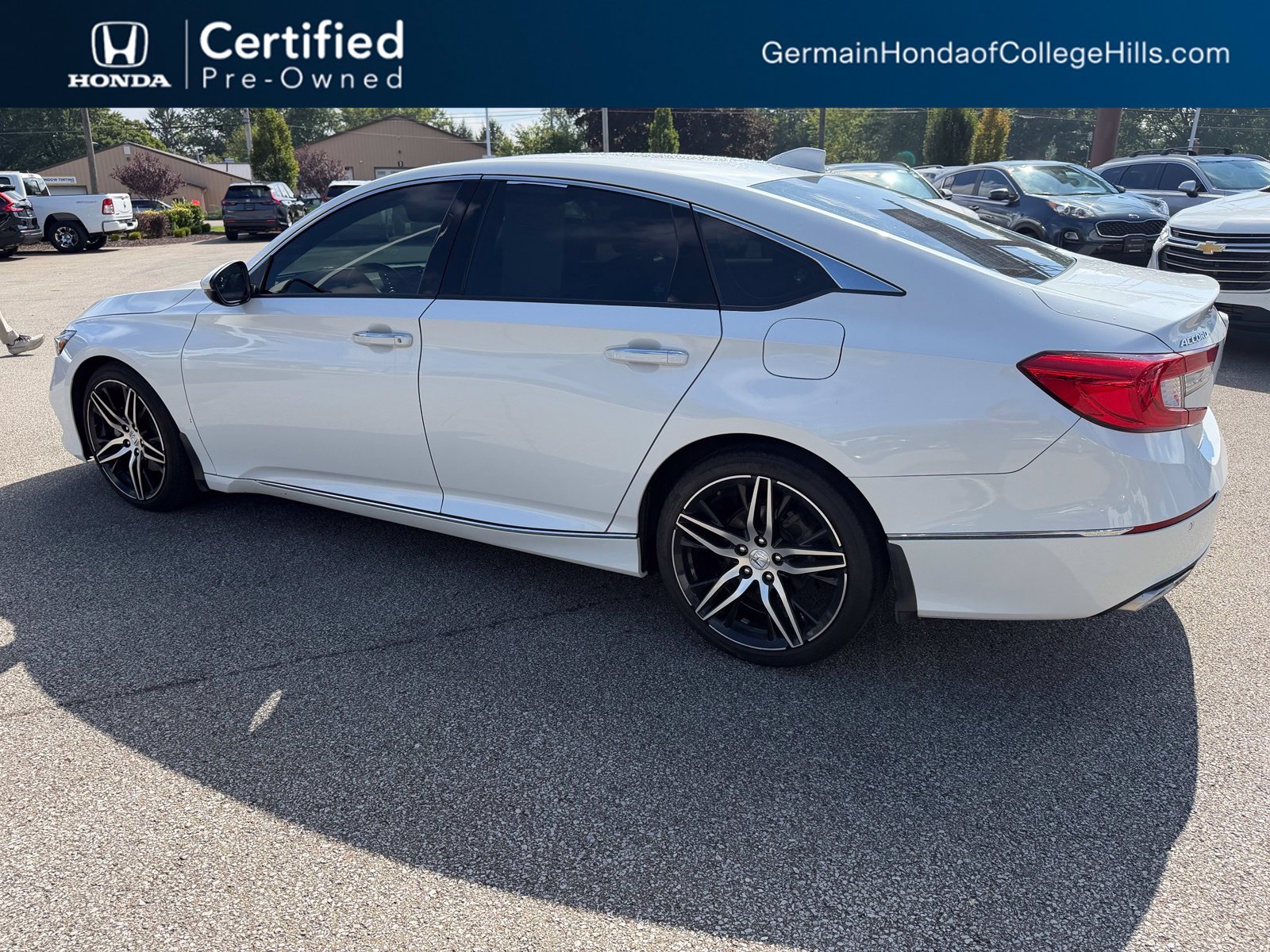 Certified Used 2021 Platinum White Pearl Honda 2.0T Touring image 3