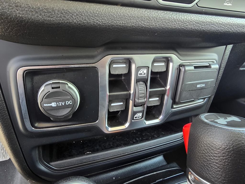 Used 2025 Bright White Clearcoat Jeep Sport S image 20