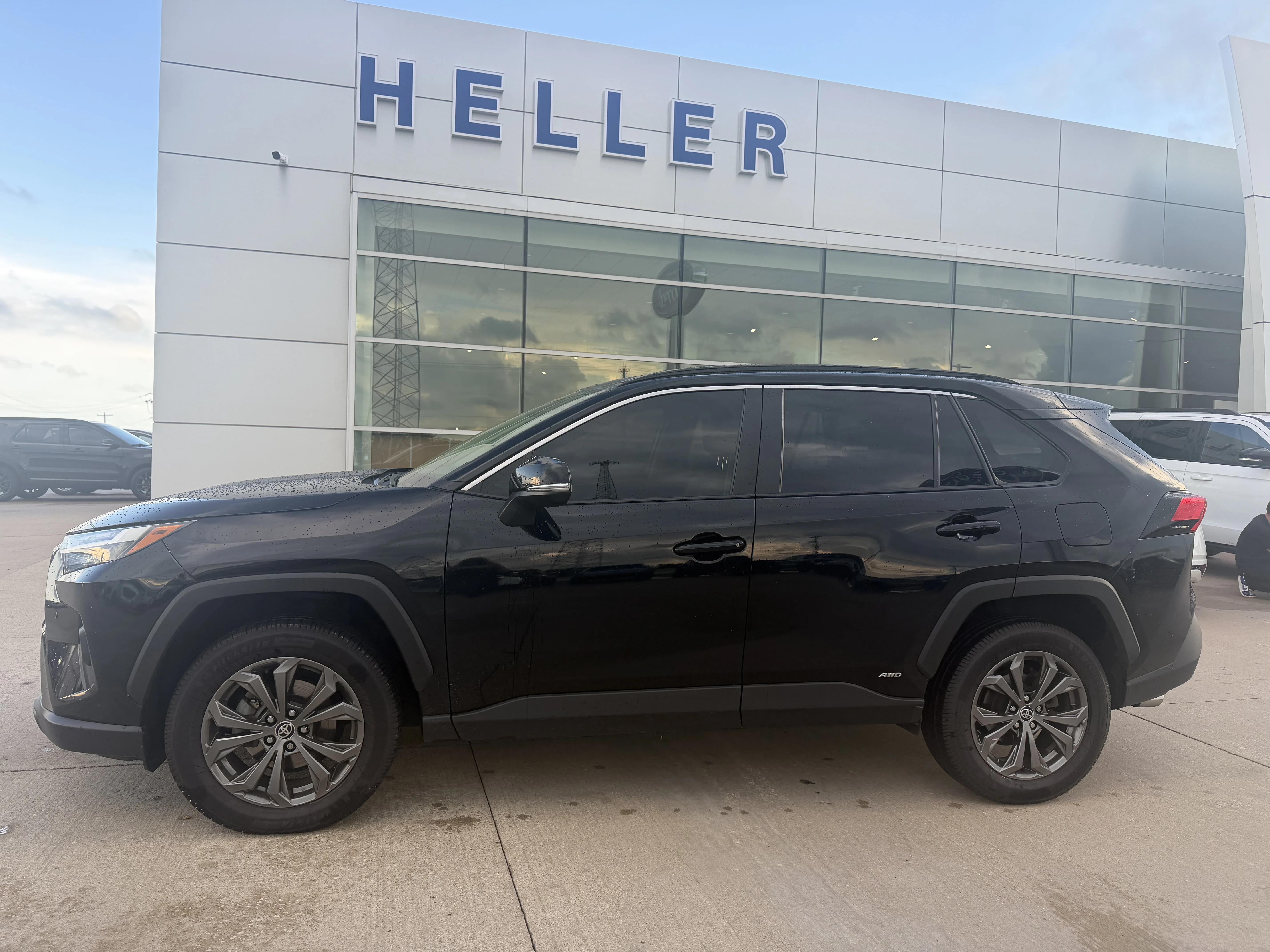 Used 2023 Midnight Black Metallic Toyota XLE Premium image 3