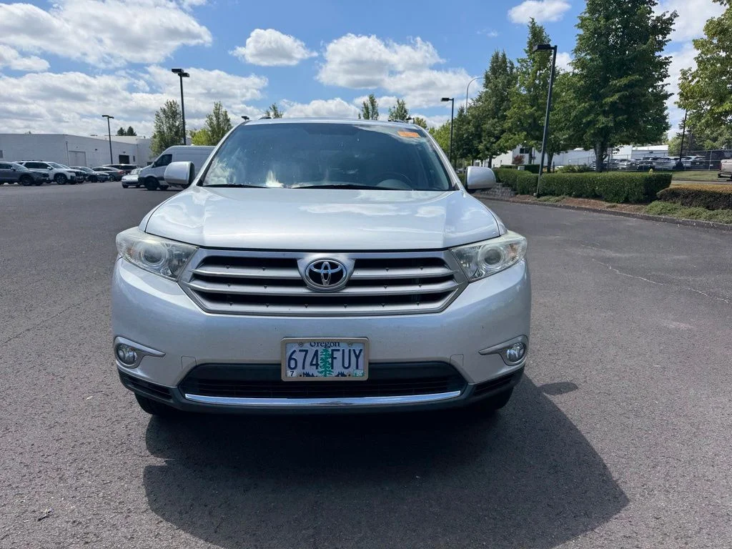 Used 2012 Classic Silver Metallic Toyota Limited image 2