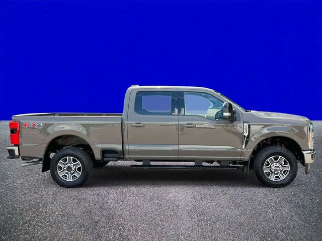 New 2027 Gray Ford Lariat image 2