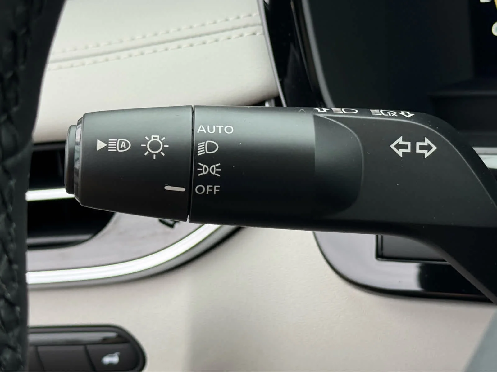 New 2027 DEEP EMERALD INFINITI Sport AWD image 15