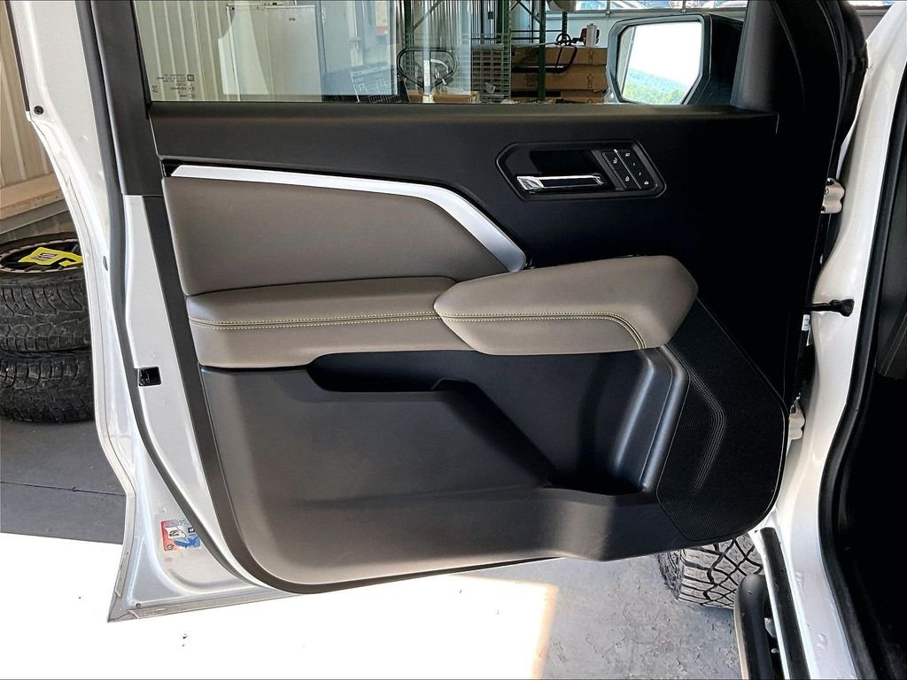 Used 2023 White Chevrolet ZR2 image 9