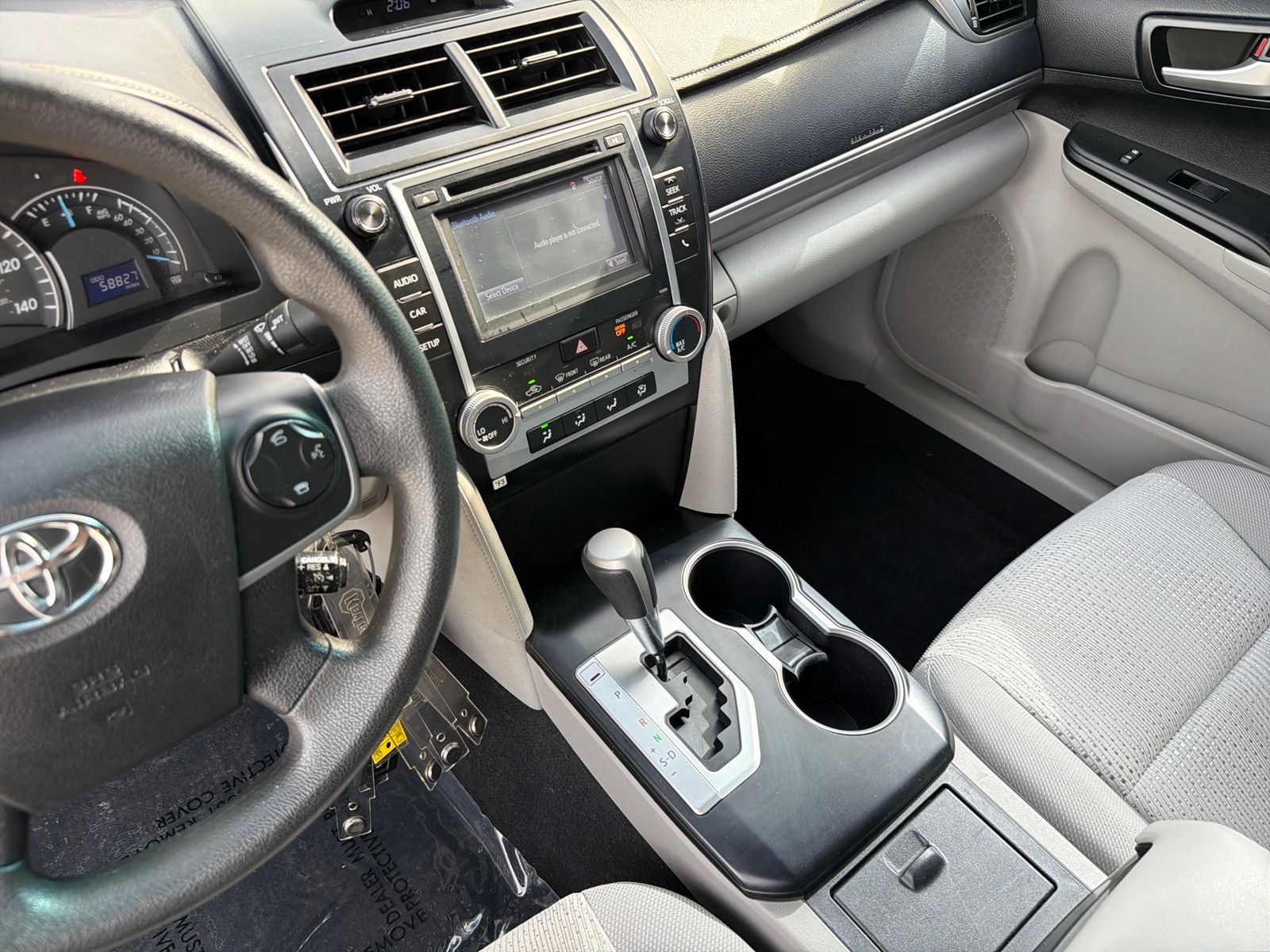 Used 2014 Silver Toyota LE image 19