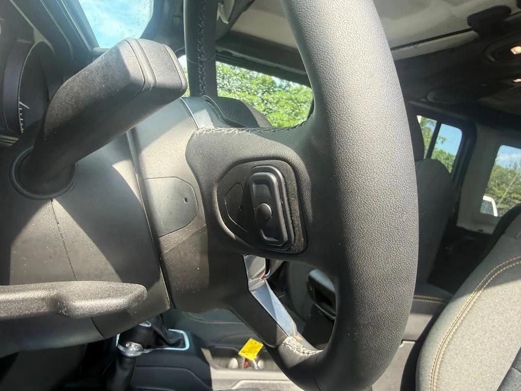 Used 2025 Gray Jeep Sahara 4xe image 17