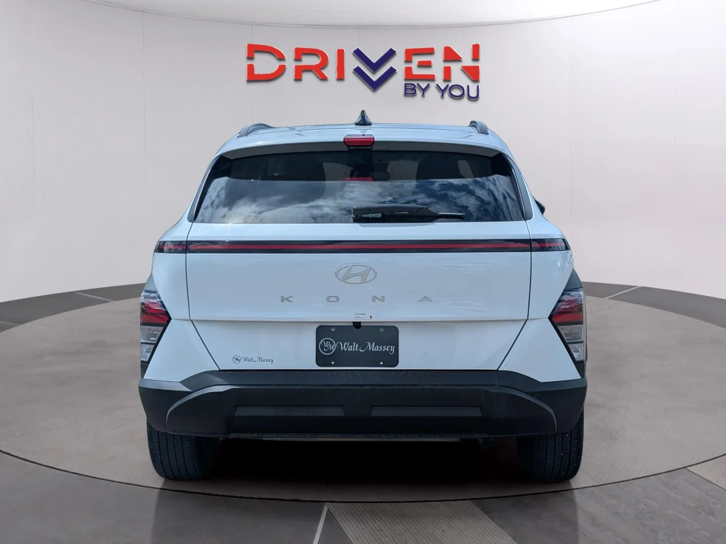 Used 2025 Atlas White Hyundai SEL image 4