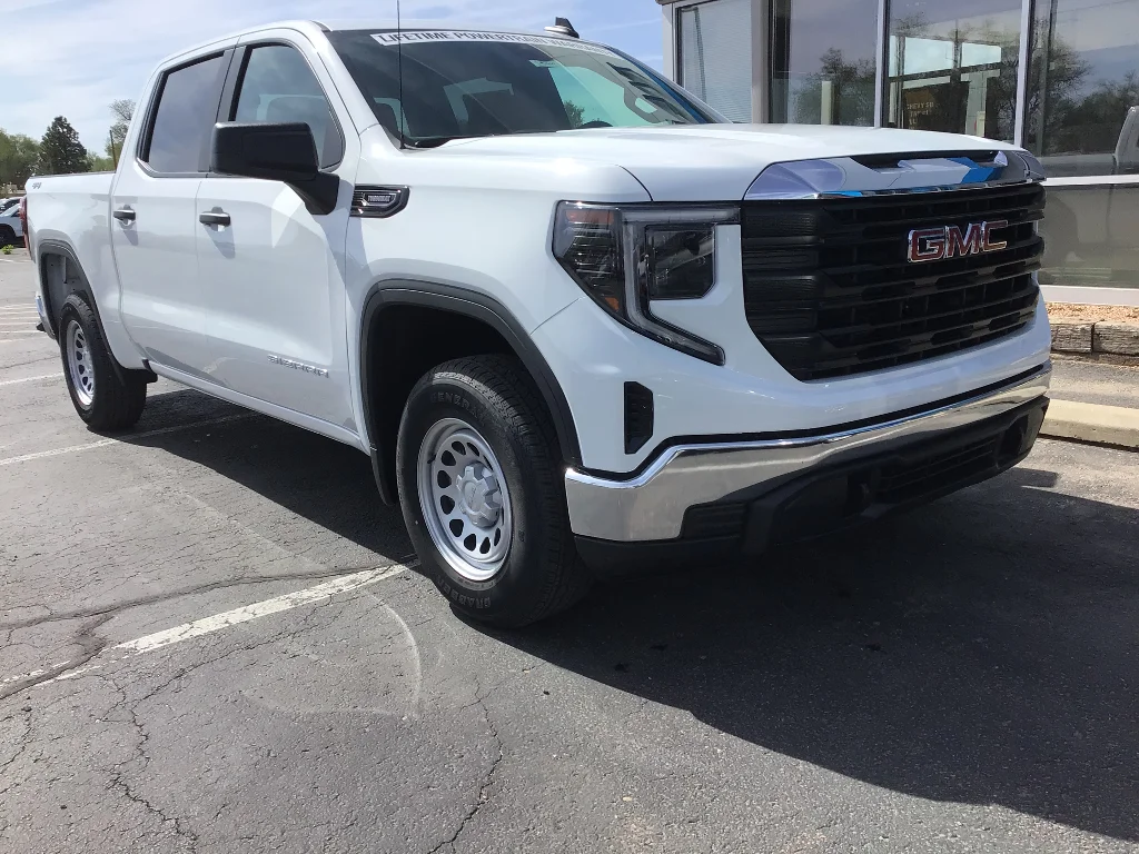 New 2026 Summit White GMC Pro image 2