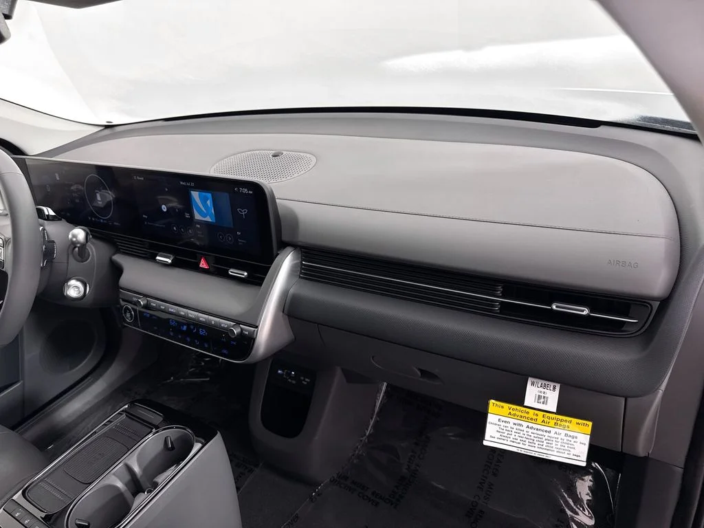 Used 2025 Blue Hyundai SEL image 28