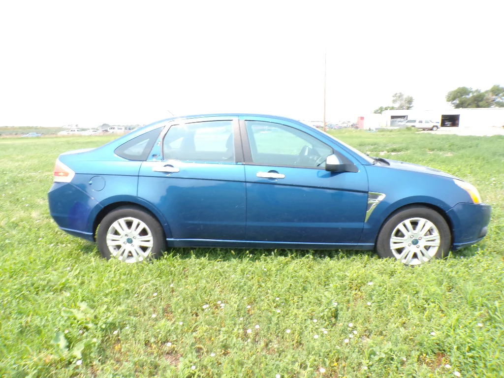 Used 2008 Vista Blue Clearcoat Metallic Ford SE image 4