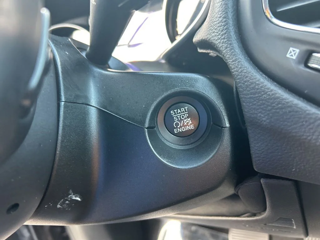 Used 2019 Gray Jeep Latitude image 39