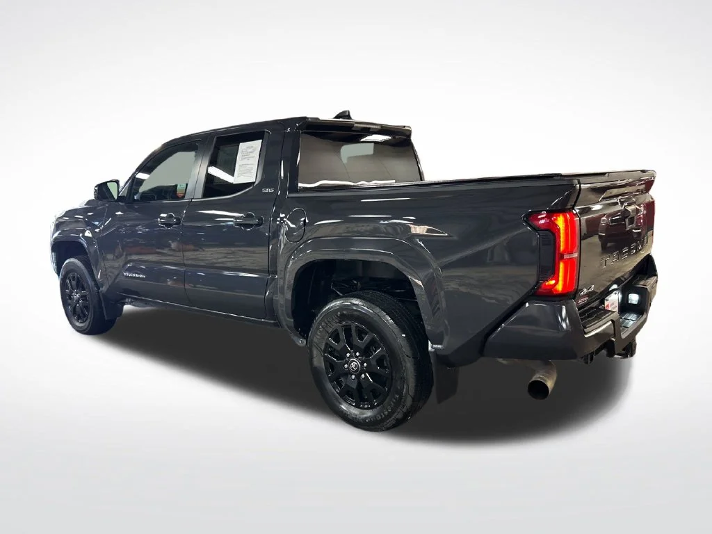 Certified Used 2024  Toyota SR5 image 3