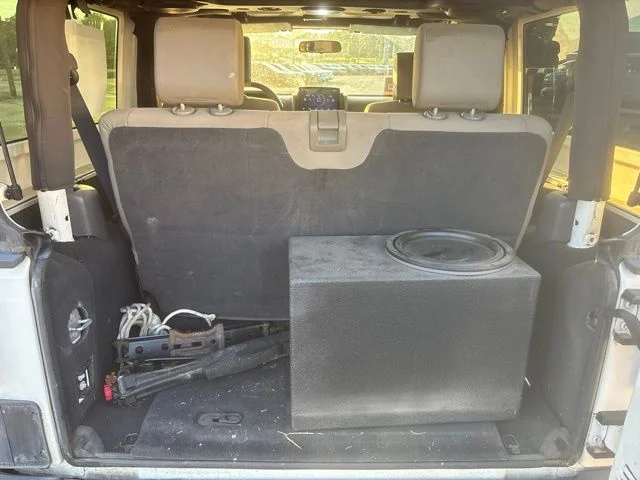 Used 2008 White Jeep X image 12