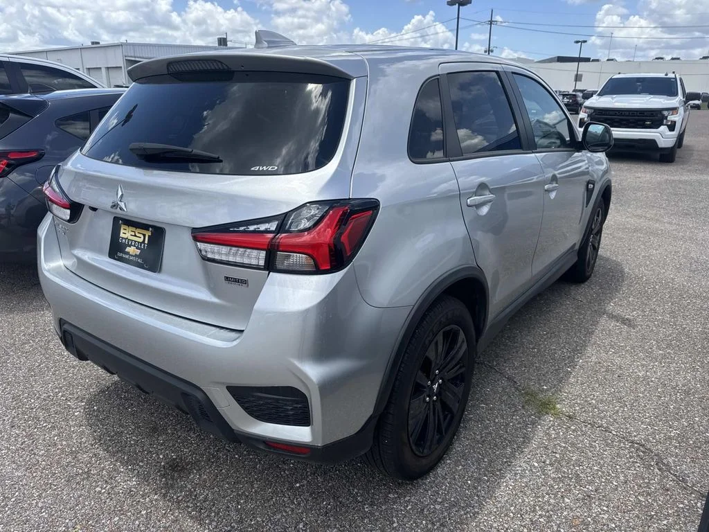 Used 2025 White Mitsubishi 2.0 LE image 10