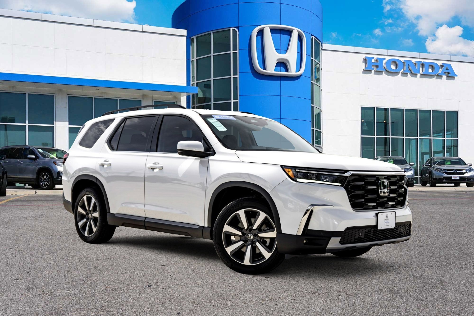 2025 Honda Pilot Touring AWD's photo