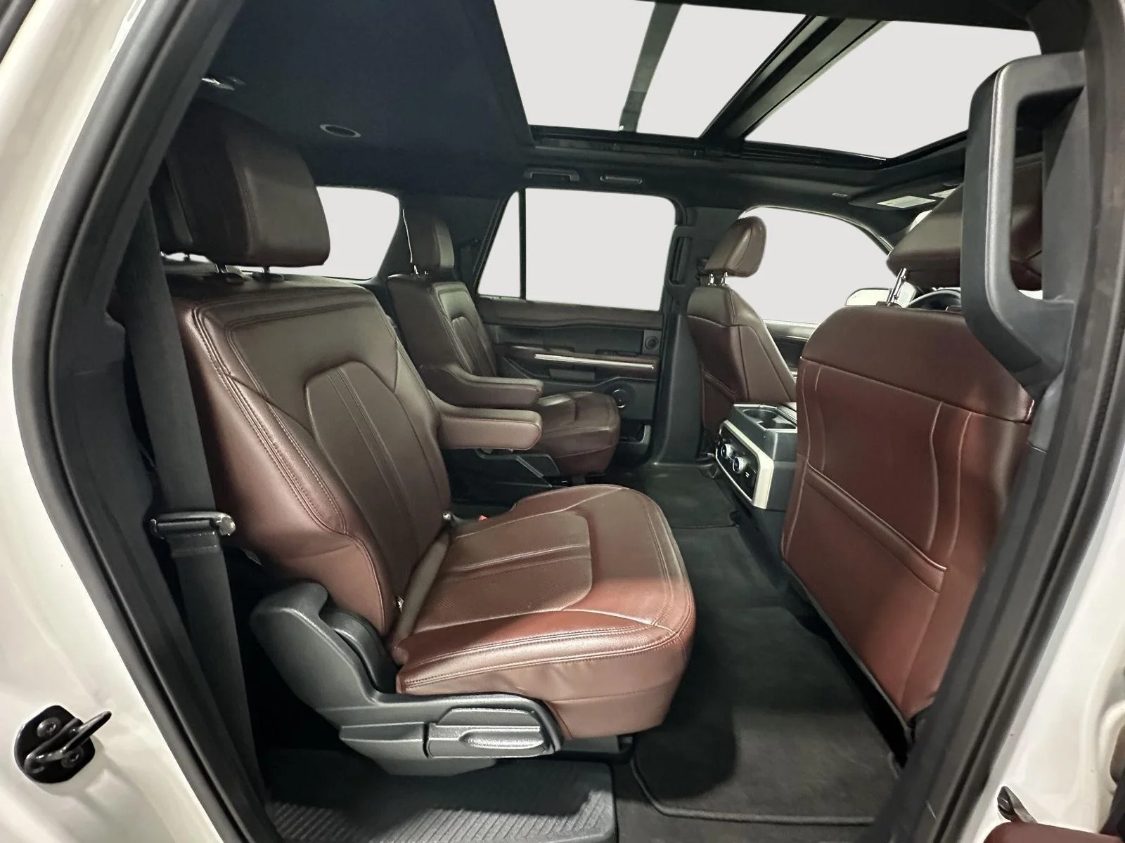 Used 2024 Oxford White Ford Limited image 25