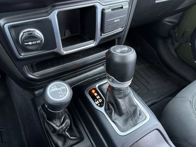 Used 2021 Green Jeep Sport image 21