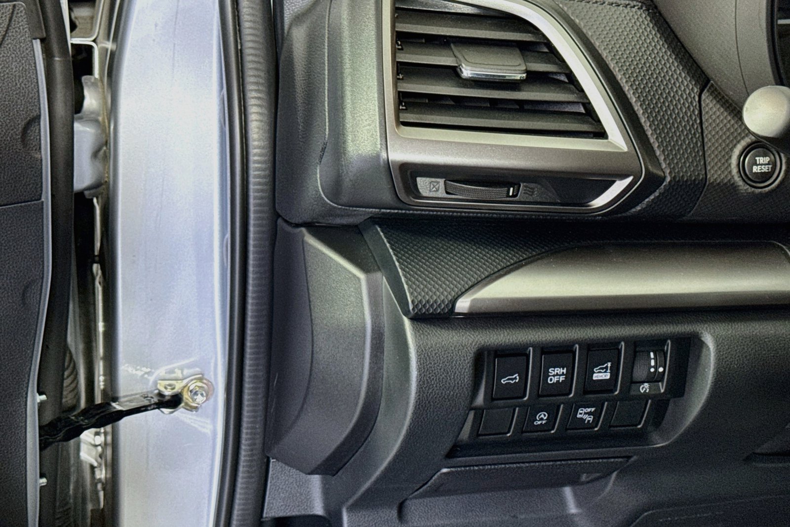 Used 2022 Ice Silver Metallic Subaru Premium image 10