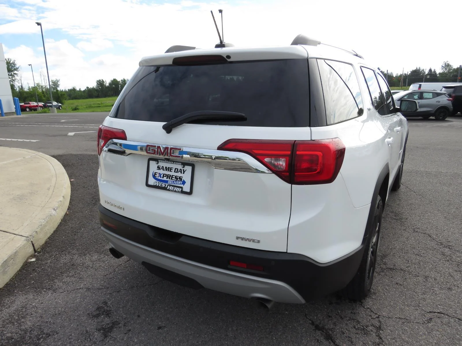 Used 2018 SUMMIT WHITE GMC SLT image 9