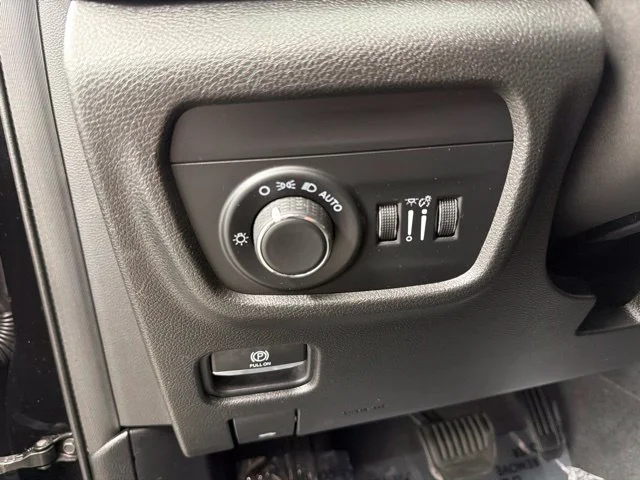 Used 2021 Black Jeep Altitude image 14