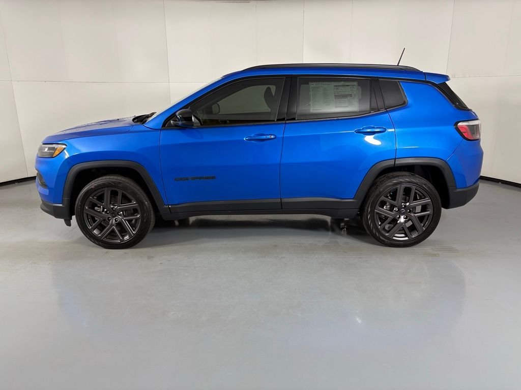 New 2026 Hydro Blue Pearlcoat Jeep Latitude image 4