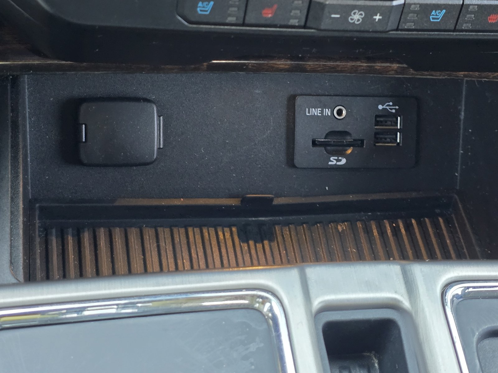 Used 2015 Red Ford Platinum image 22