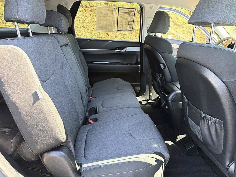 Used 2025 Hyper White Hyundai SE image 20