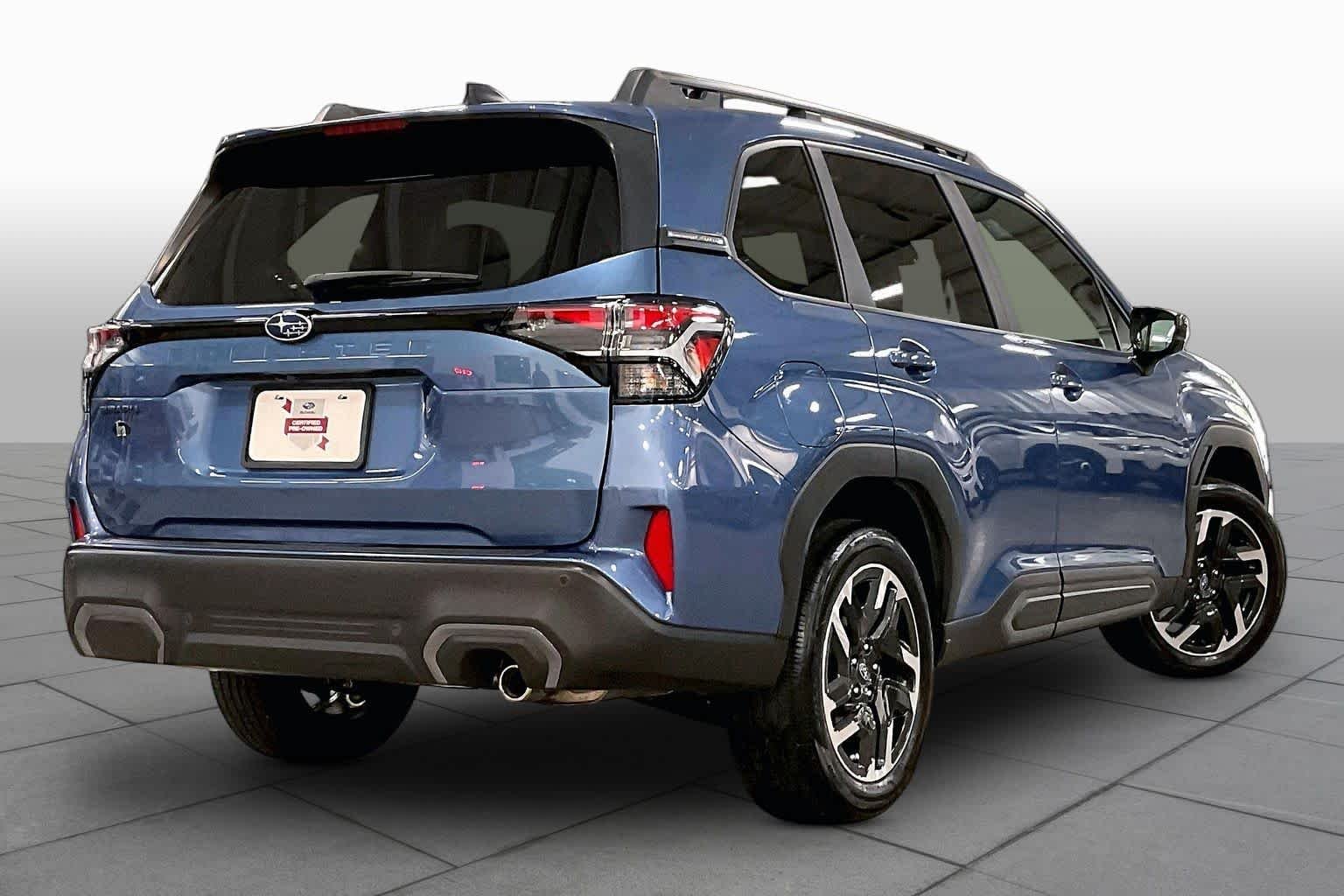 Used 2025 Horizon Blue Pearl Subaru Limited image 12