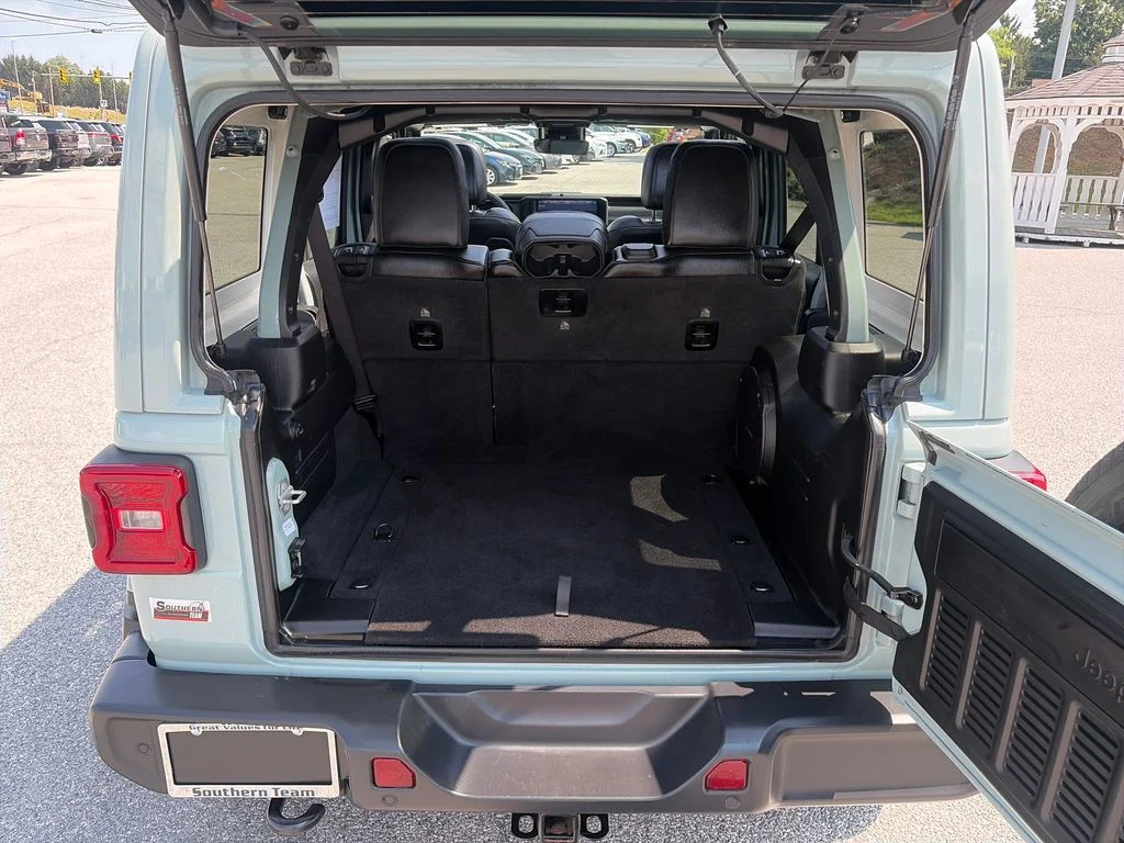 Used 2024 Gray Jeep Sahara image 24