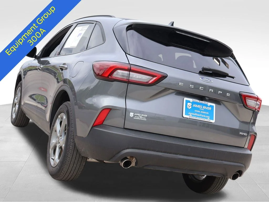 Used 2025 Gray Ford ST-Line image 4