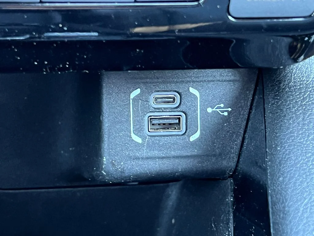 Used 2025 White Jeep Limited image 30