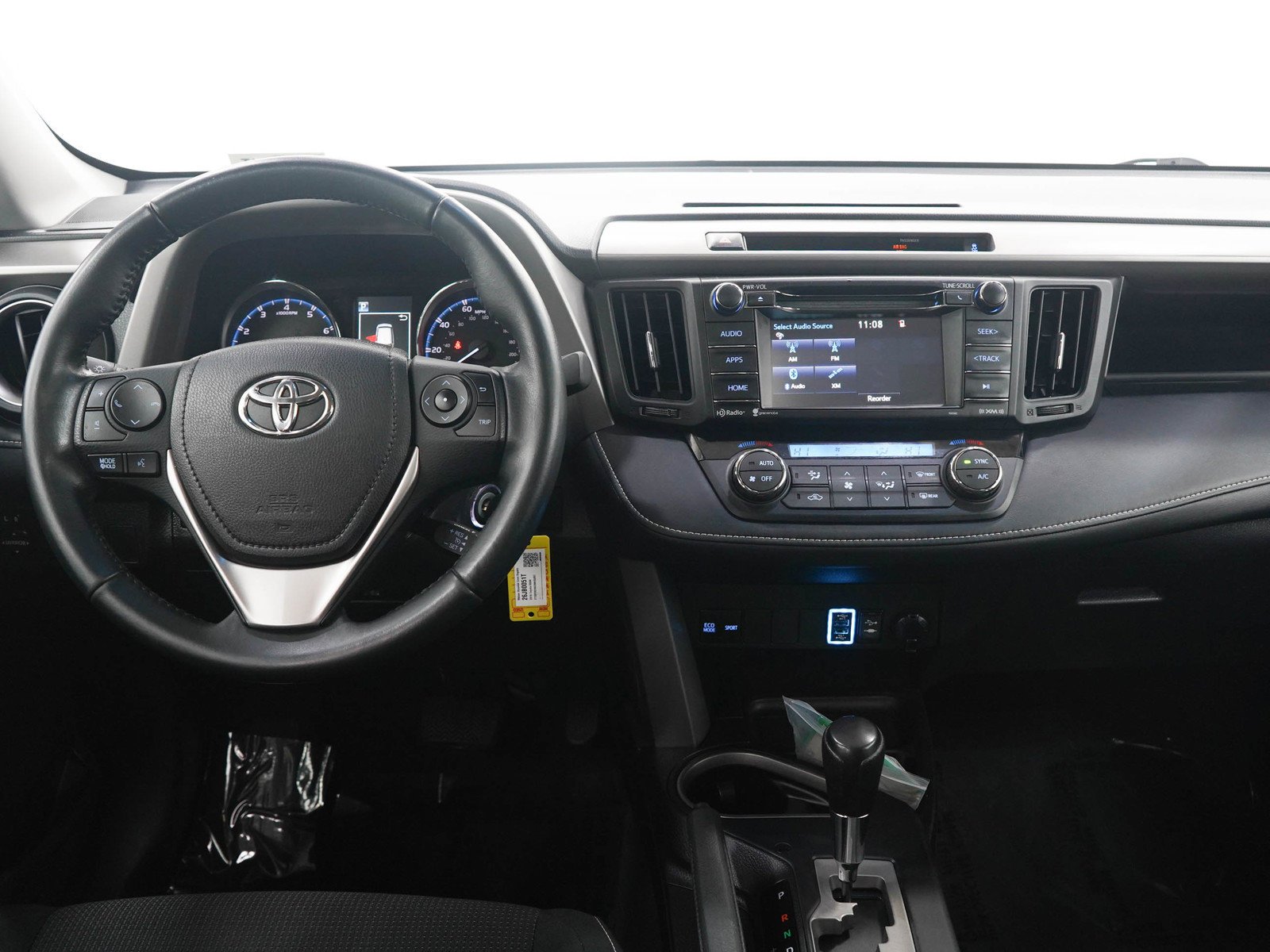 Used 2016 Black Toyota AWD 4dr XLE image 17