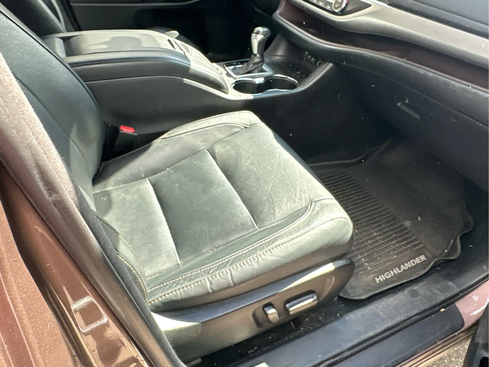 Used 2017 Toasted Walnut Pearl Toyota XLE image 8
