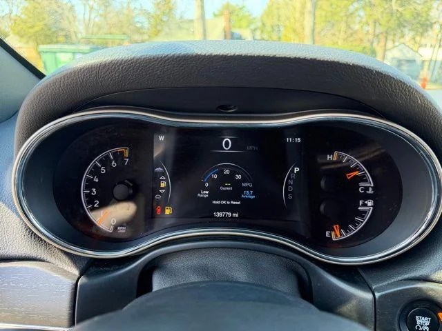 Used 2015 Silver Jeep Limited image 29