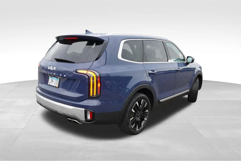 Used 2024 Midnight Lake Blue Kia SX image 3