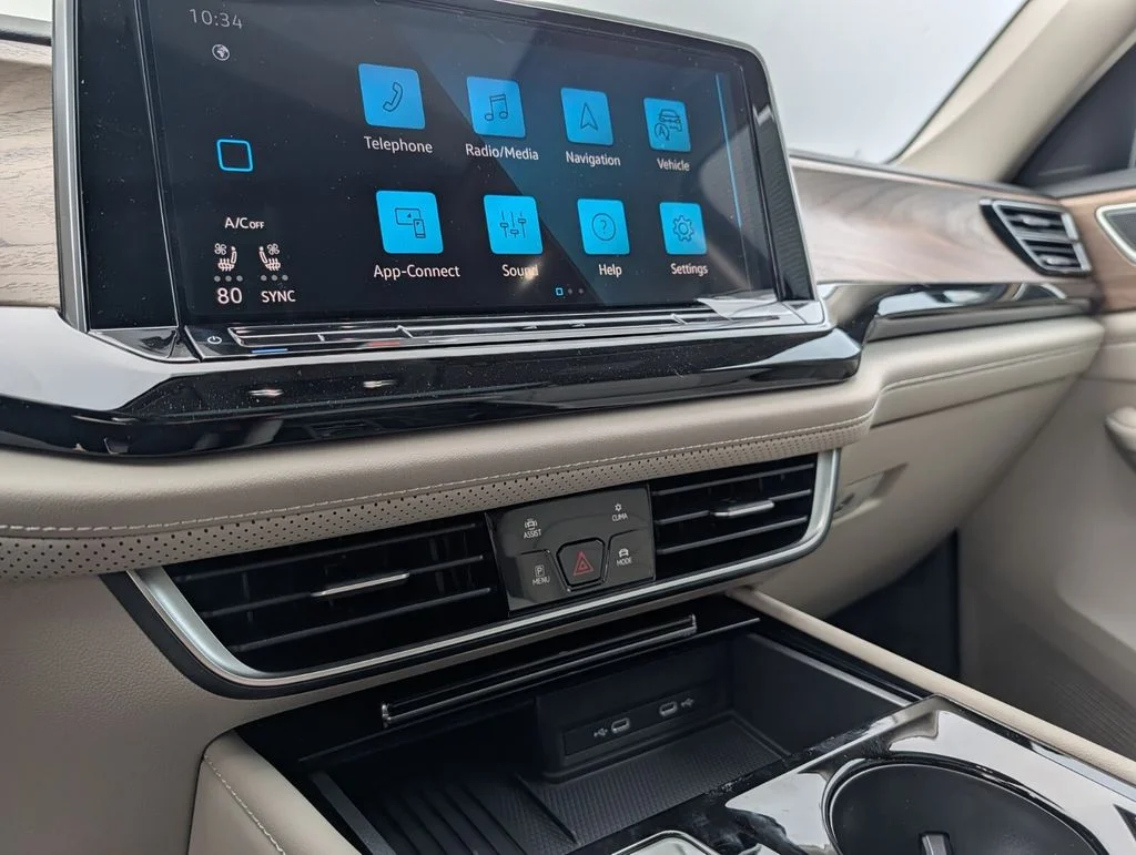 New 2026 Black Volkswagen 2.0T SE w/Technology image 22