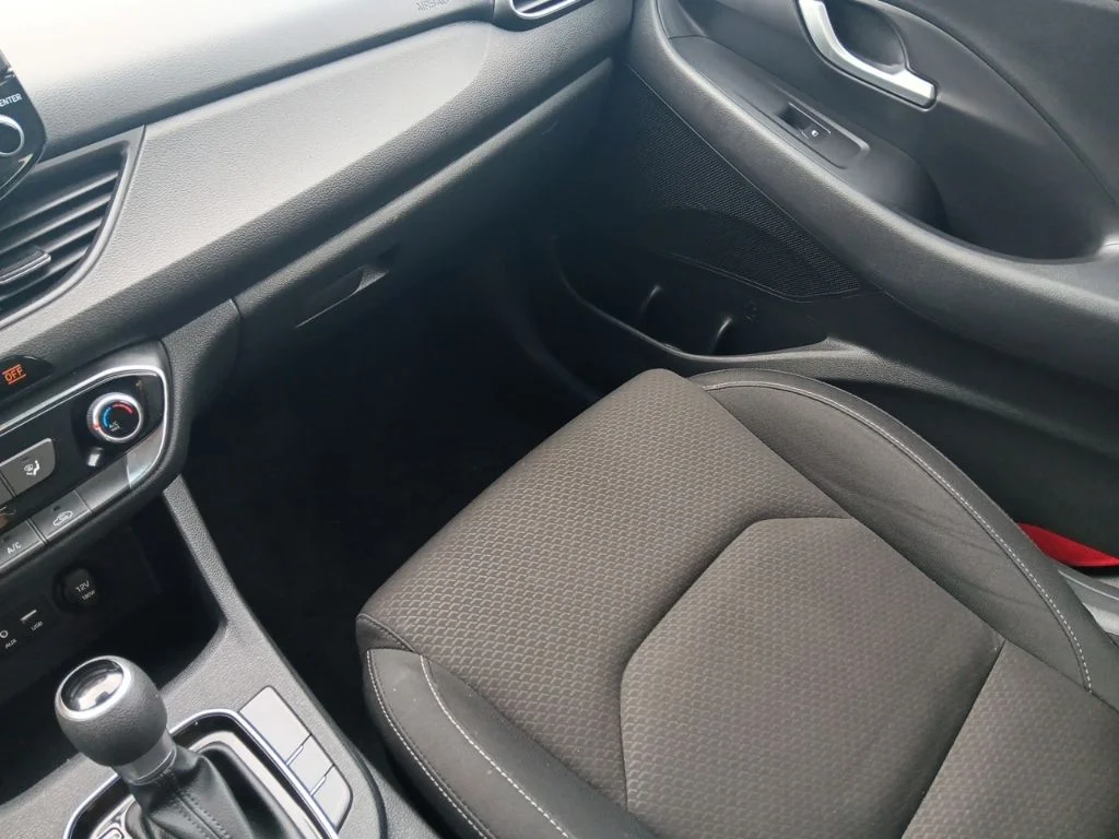 Used 2018 Electric Blue Metallic Hyundai Base image 24