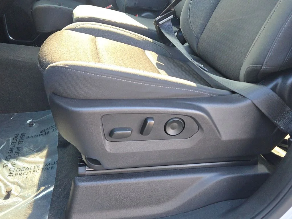 Used 2024 White GMC Elevation image 21