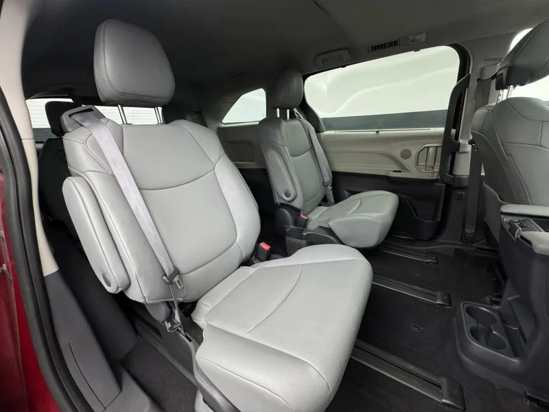 Used 2023  Toyota XLE Minivan 4D image 35