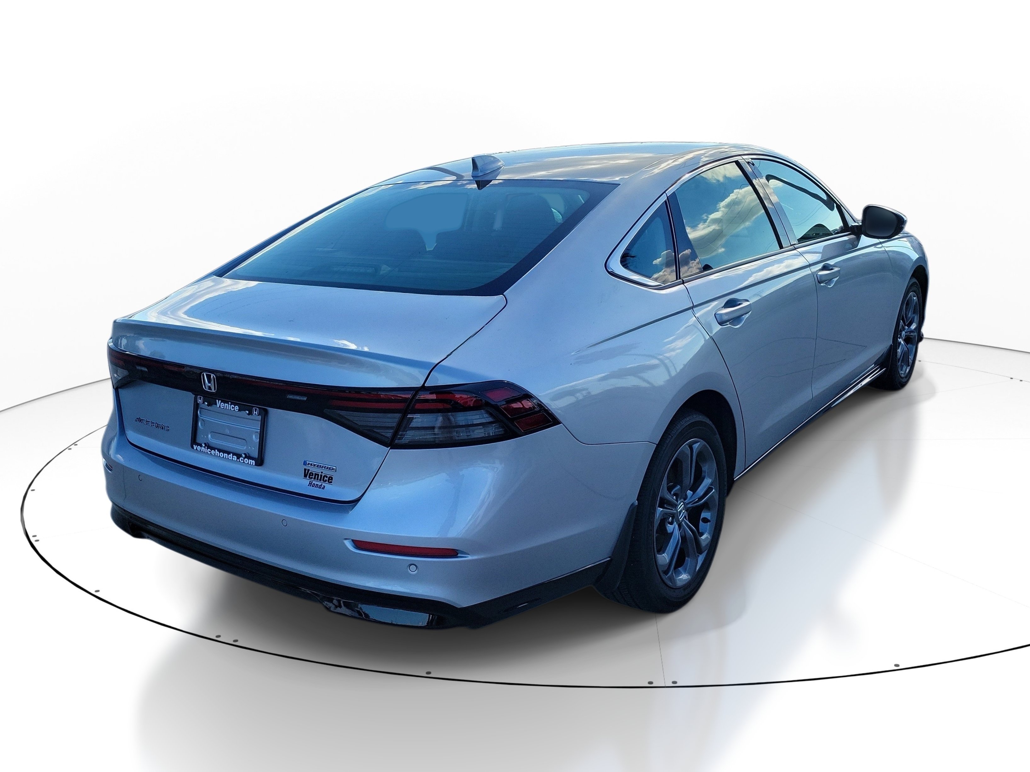 Used 2024 Silver Honda EX-L image 6