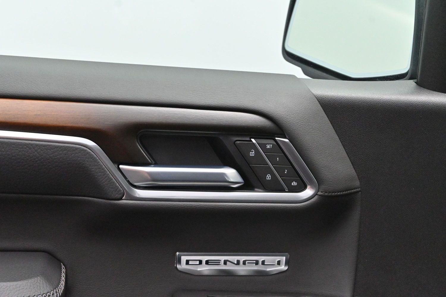 Used 2025 Onyx Black GMC Denali image 11
