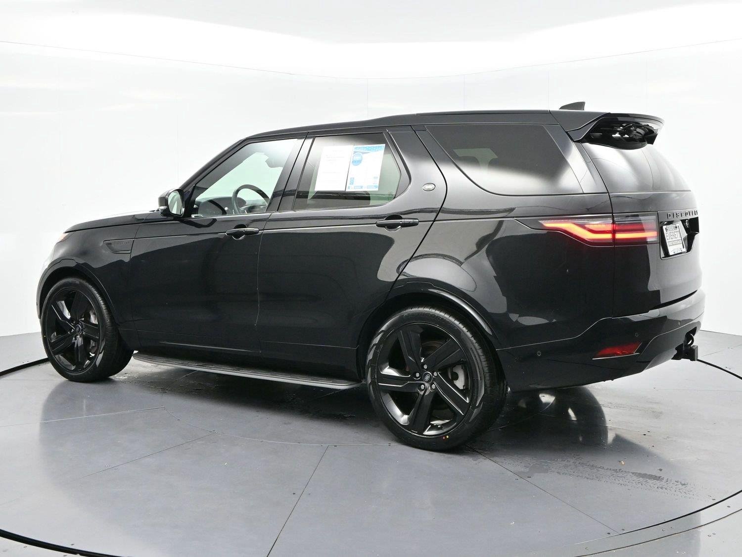 Used 2023 Black Land Rover S R-Dynamic image 5