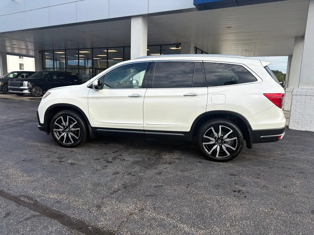 Used 2019 White Honda Touring 7-Passenger image 8