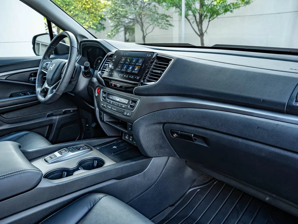 Used 2025 Sonic Gray Pearl Honda RTL image 35