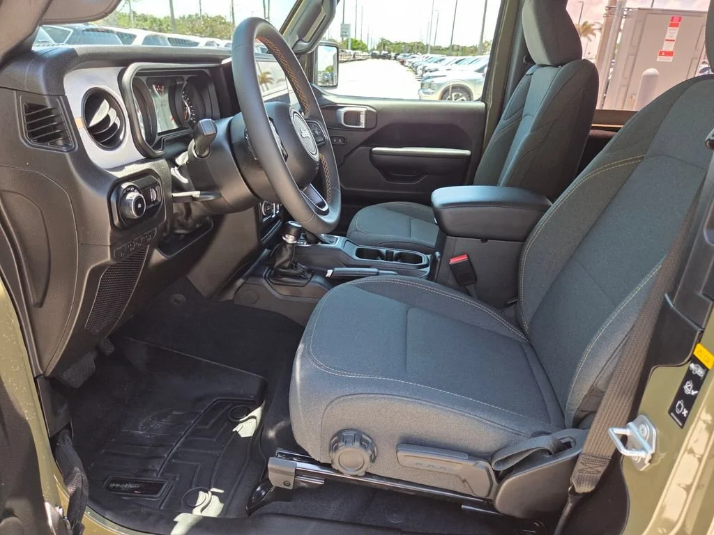 Certified Used 2025 41 Jeep Sport S image 19