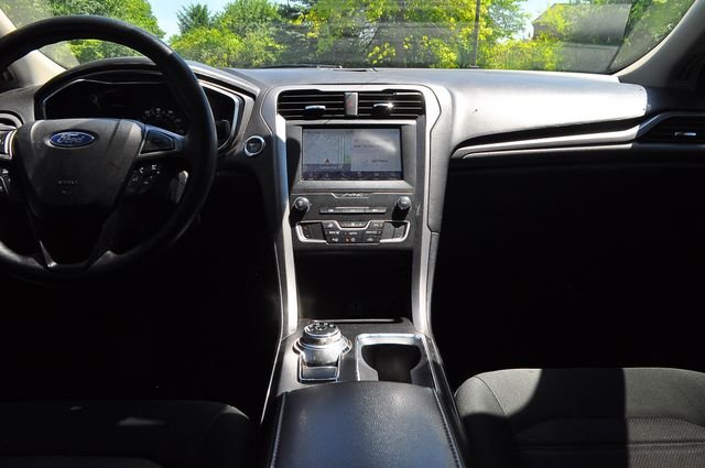 Used 2020 Black Ford SE image 16