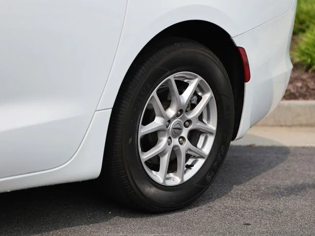 Used 2024 Bright White Clearcoat Chrysler LX image 6