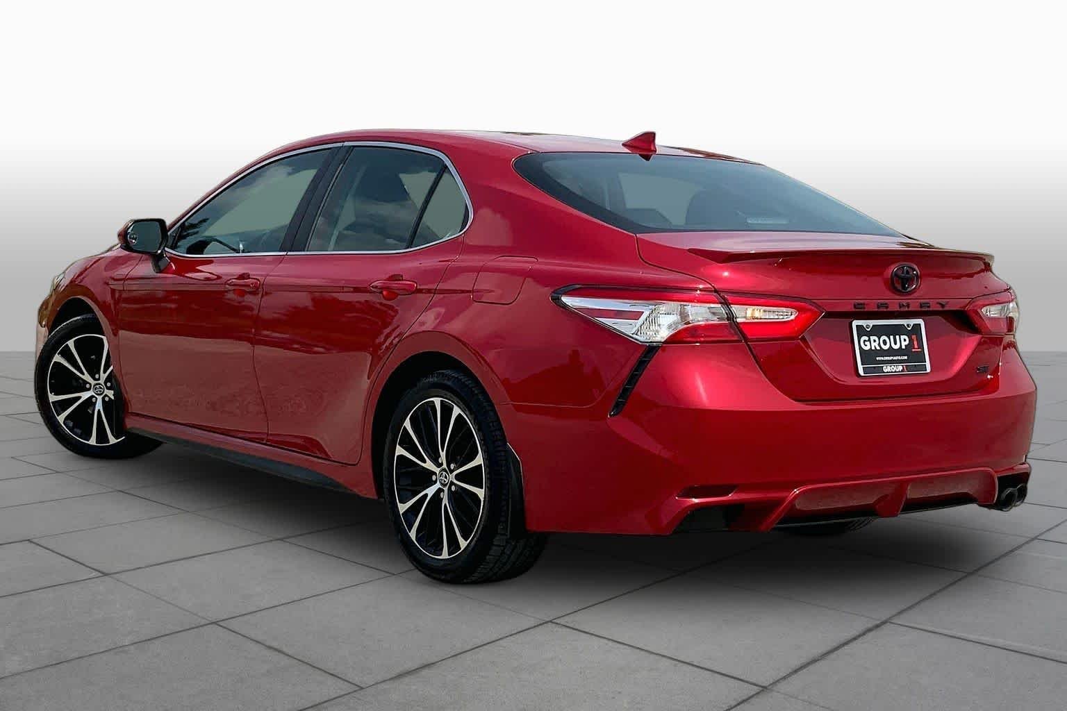 Used 2020 Supersonic Red Toyota SE image 12