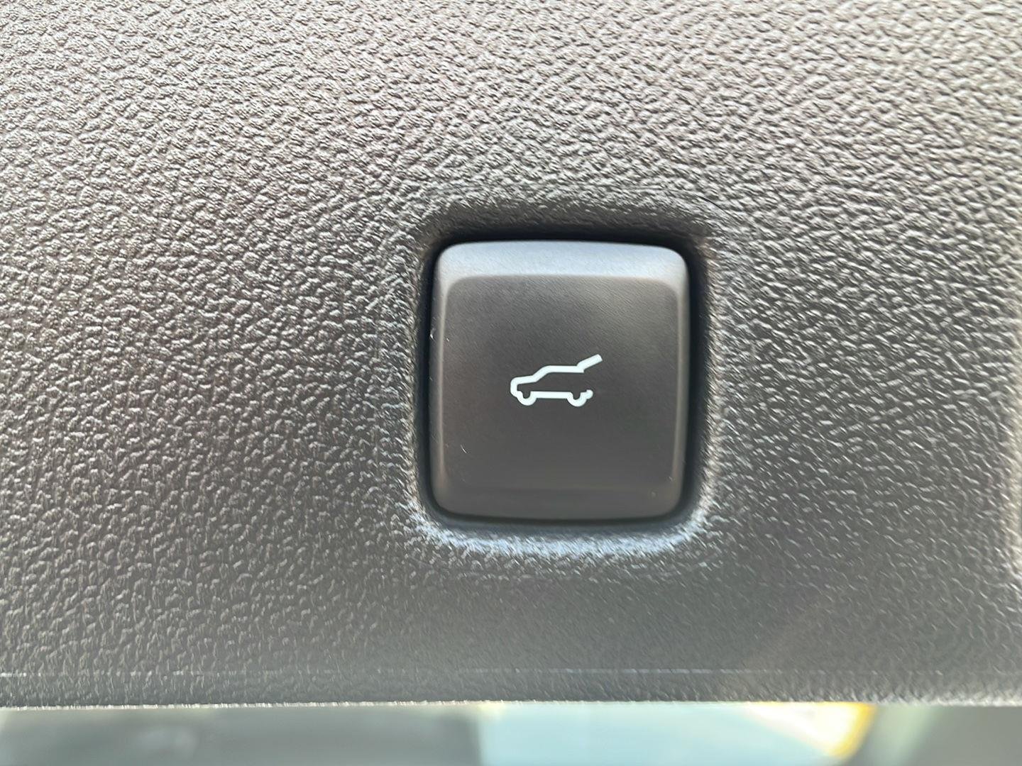 Certified Used 2022 Star White Ford SEL image 29
