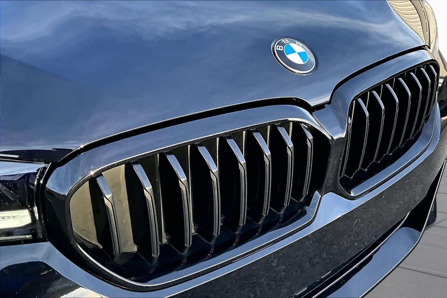 Used 2022 Black Sapphire Metallic BMW 540i image 29